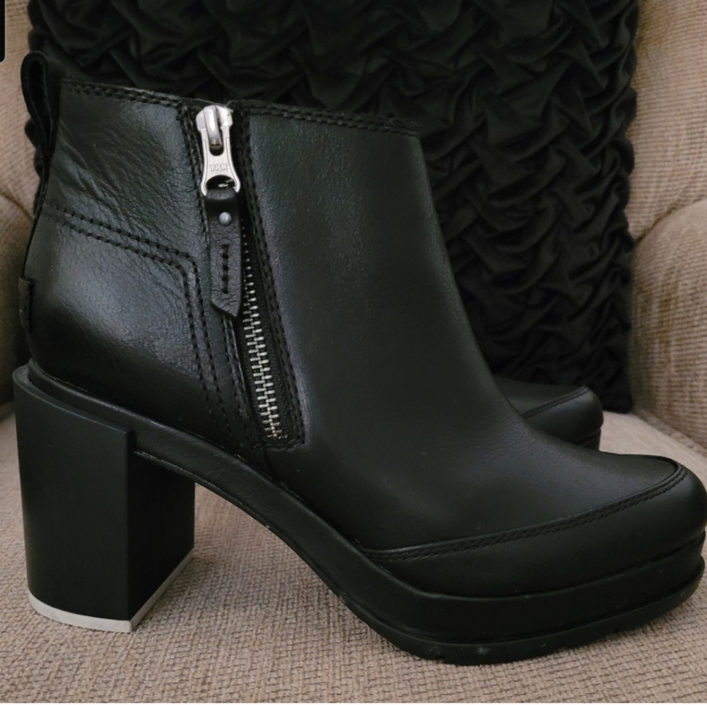 SOREL BLAKE GENUINE LEATHER BLACK ANKLE BOOTIES